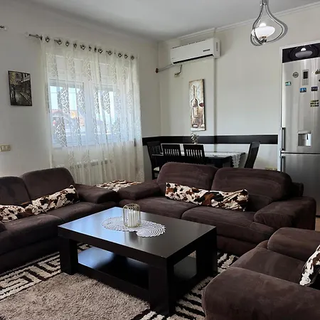 Spacious & Cozy Family Near Sanatorium Διαμέρισμα Τίρανα