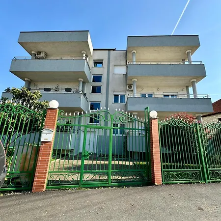 Spacious & Cozy Family Near Sanatorium Διαμέρισμα *