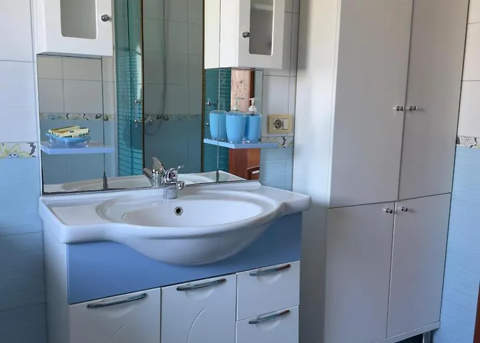 Spacious & Cozy Family Near Sanatorium Διαμέρισμα Τίρανα