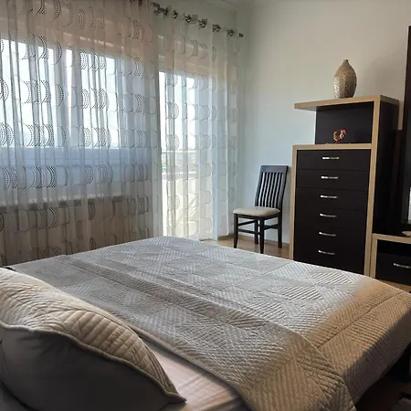 Spacious & Cozy 2br Family In טיראנה