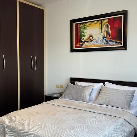 Apartment Spacious & Cozy Family Near Sanatorium Tirana