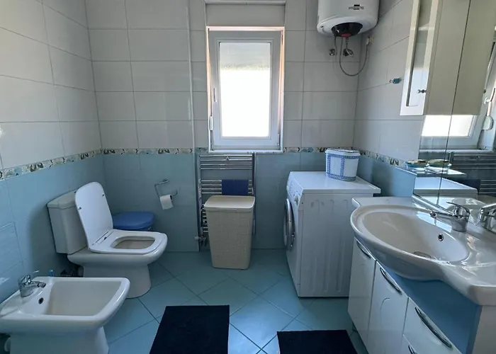 Spacious & Cozy Family Near Sanatorium * Тирана