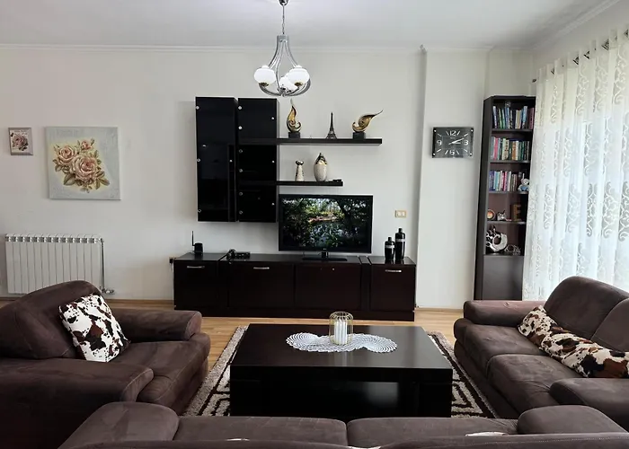 Spacious & Cozy Family Near Sanatorium Тирана